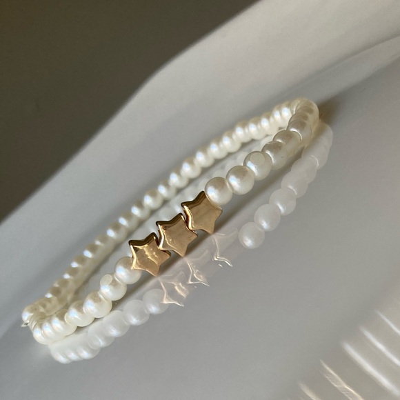High Elegant Pearl Bracelet with Gold Star - Picture 1 of 9